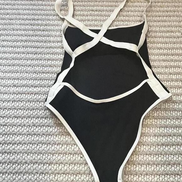 L*SPACE Ribbed Baewatch One Piece Swimsuit - Picture 6 of 7